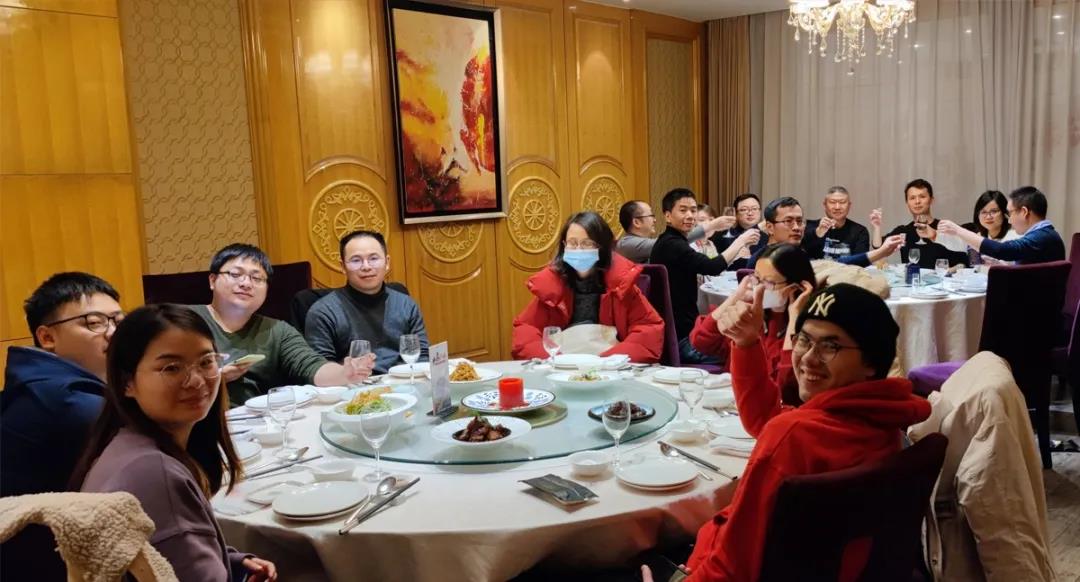 齊心協(xié)力，乘風(fēng)破浪！聚集夢想，贏在未來！